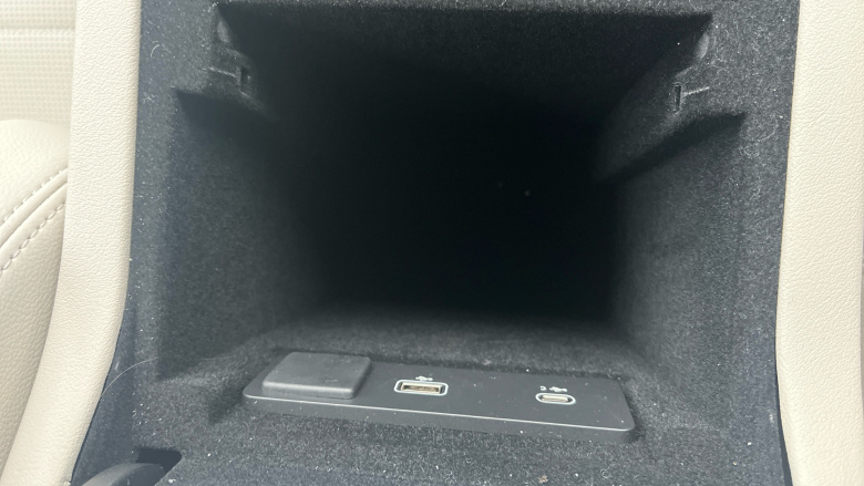 Jaguar F-Pace 2.0 P400e R-Dynamic SE 5dr Auto AWD Estate